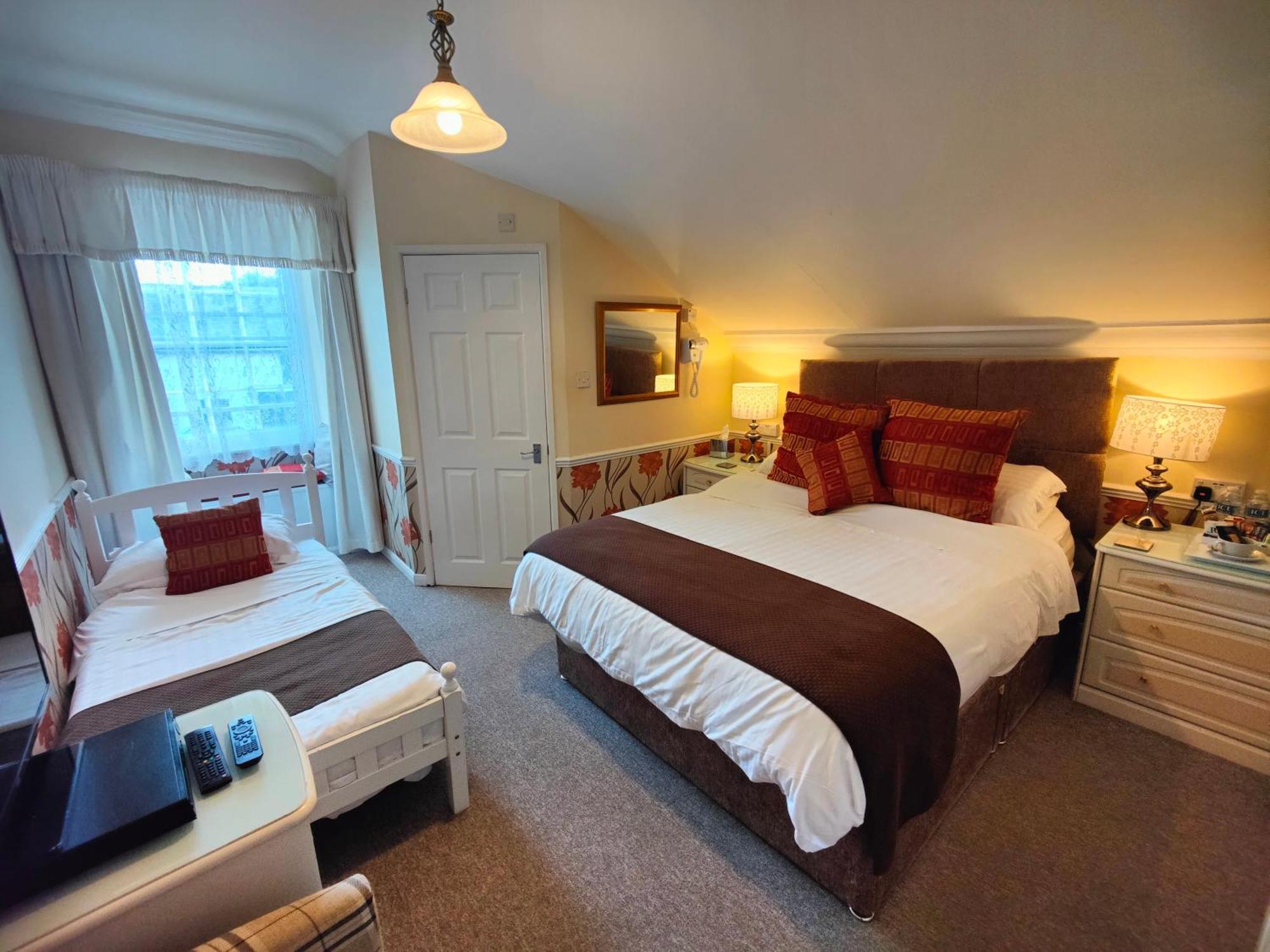 The Pack O' Cards Hotel Combe Martin Exterior foto