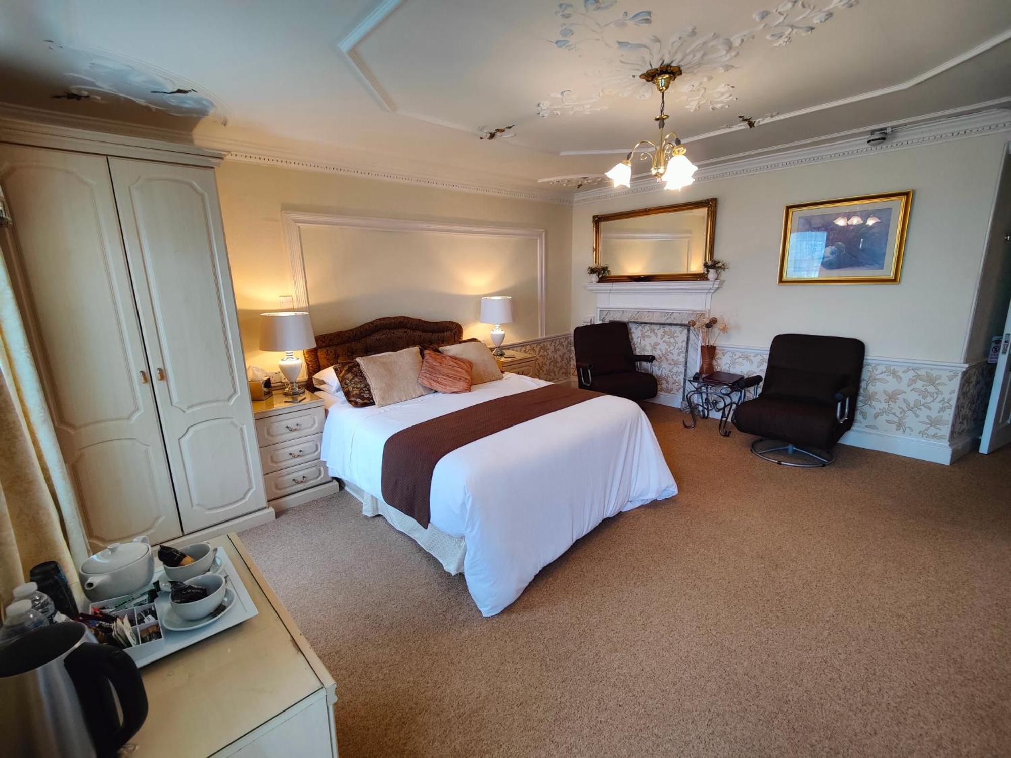 The Pack O' Cards Hotel Combe Martin Exterior foto